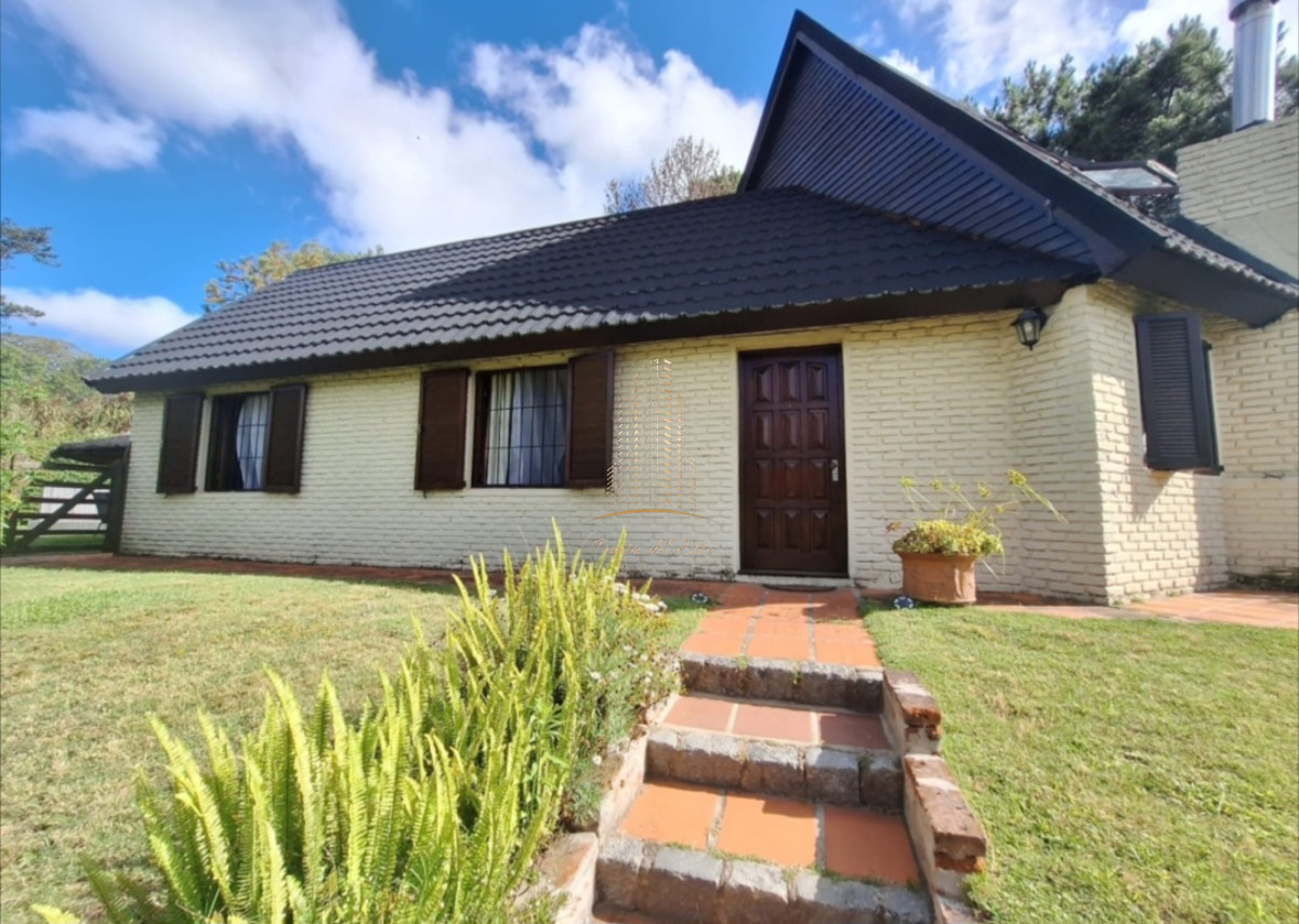 Casa ID.587 - Casa en venta y alquiler temporal en Pinares, Punta del Este