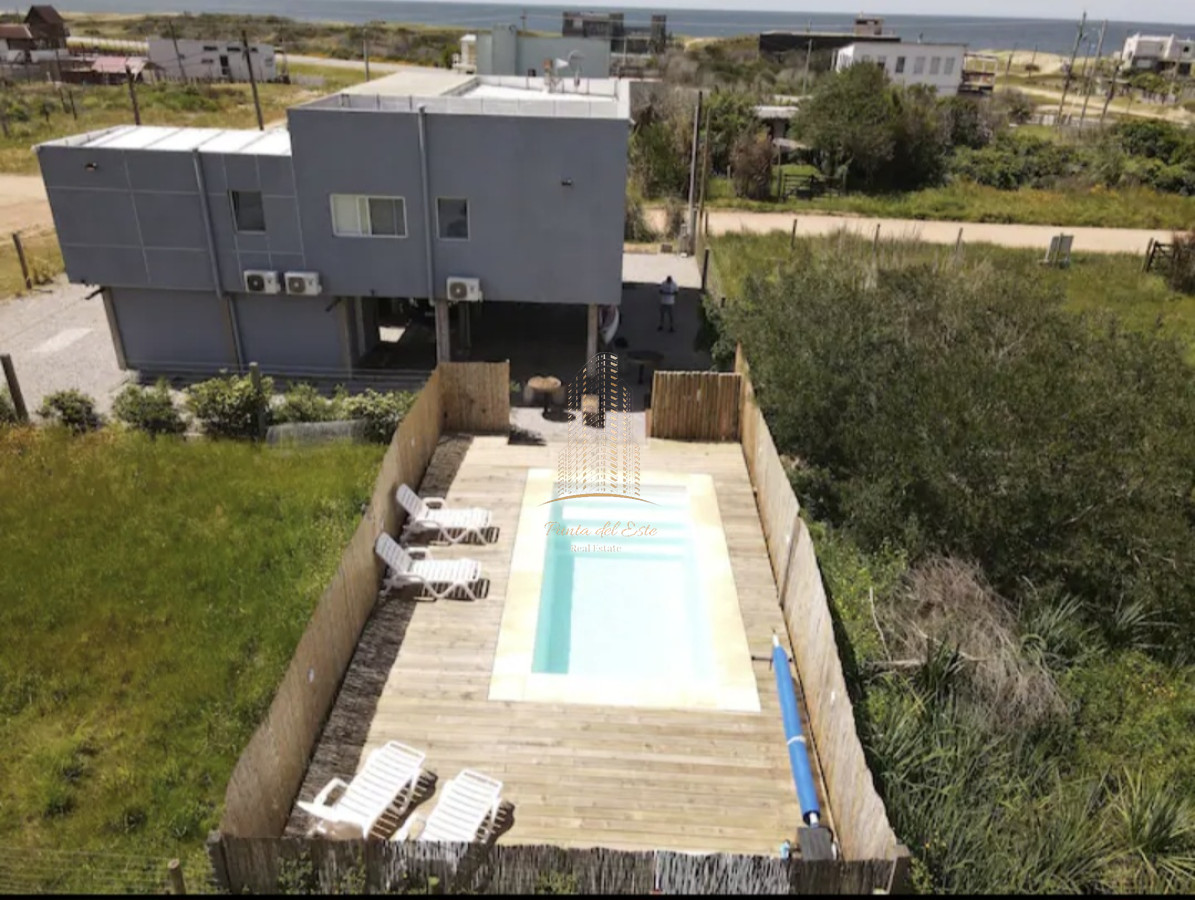 Casa ID.490 - Casa minimalista en venta con vista al mar