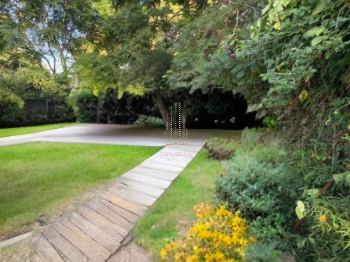 Casa ID.782 - Casa en venta  en Punta del Este , Jardines de Cordoba