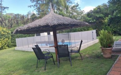 Casa en venta y alquiler temporal en Pinares, Punta del Este