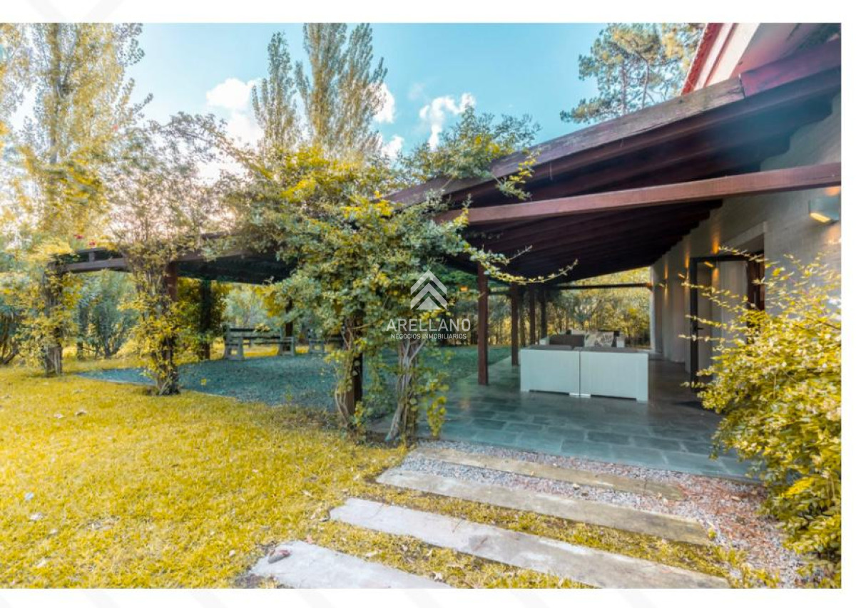 Casa ID.4587 - Venta casa Barrio Privado Jardin en Maldonado dos dormitorios