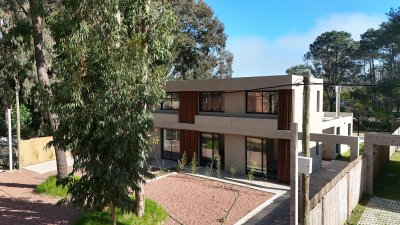 Alquiler anual a estrenar dentro de Solanas 4 suites con piscina privada equipada totalmente