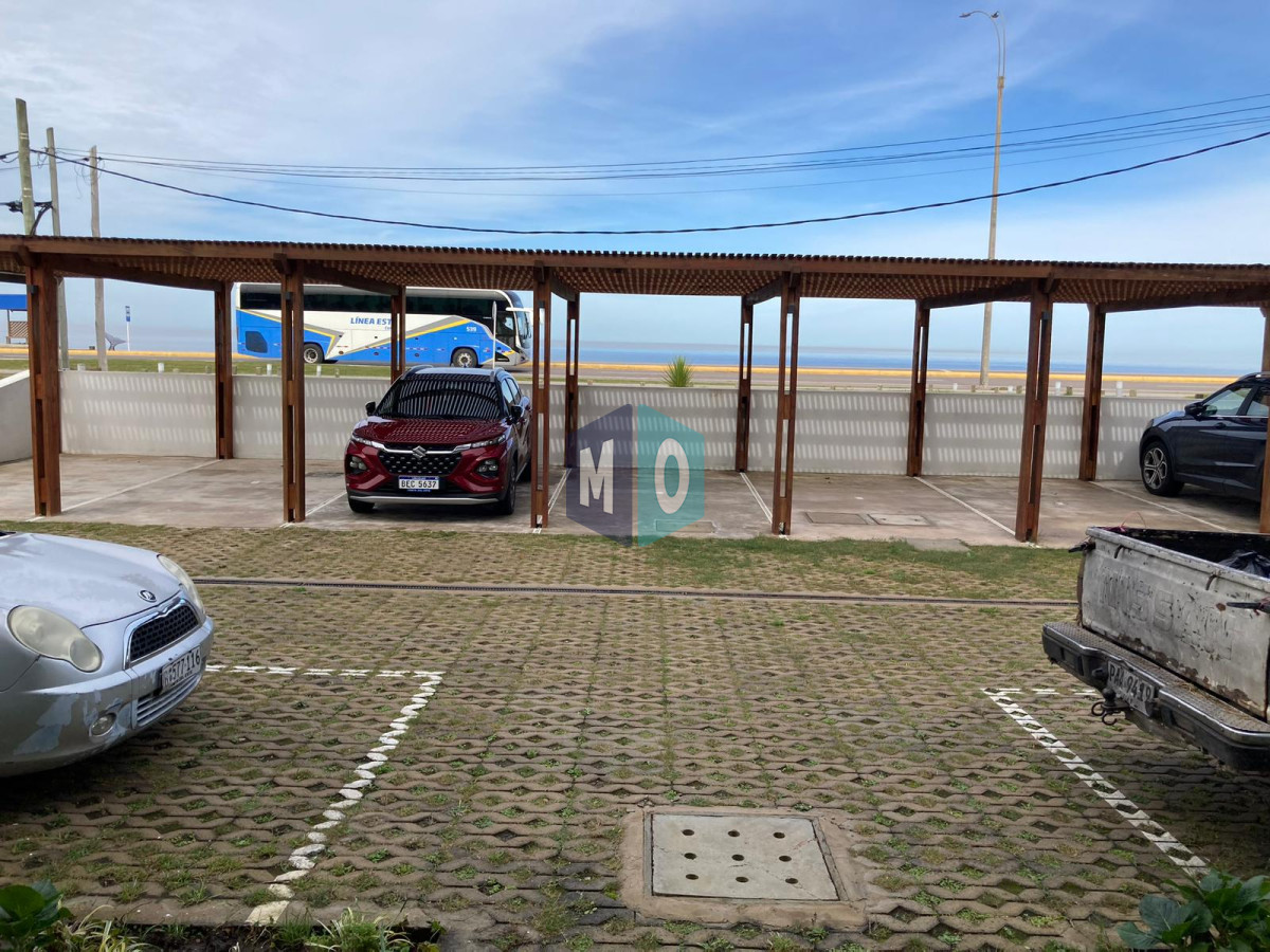 Apartamento ID.1058 - Venta dos dormitorios planta baja frente al mar 