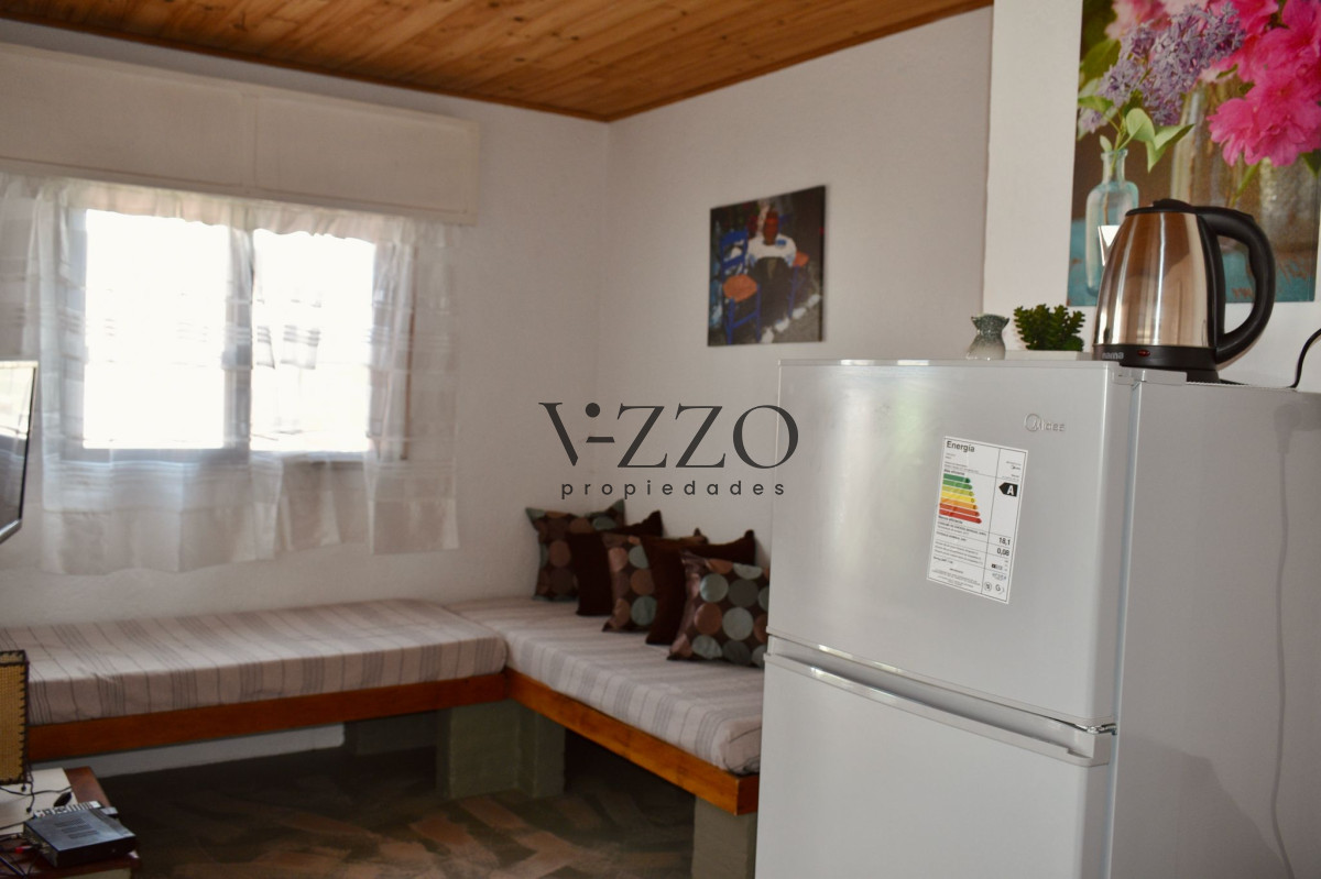 Casa ID.1353/Oportunidad-de-inversión-4-casas-en-venta-aptas-banco-a-media-cuadra-del-mar-en-Rocha- - Oportunidad de inversión 4 casas en venta aptas banco a media cuadra del mar en Rocha 