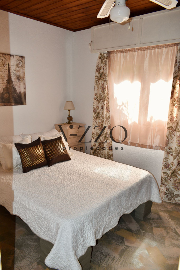Casa ID.1353/Oportunidad-de-inversión-4-casas-en-venta-aptas-banco-a-media-cuadra-del-mar-en-Rocha- - Oportunidad de inversión 4 casas en venta aptas banco a media cuadra del mar en Rocha 