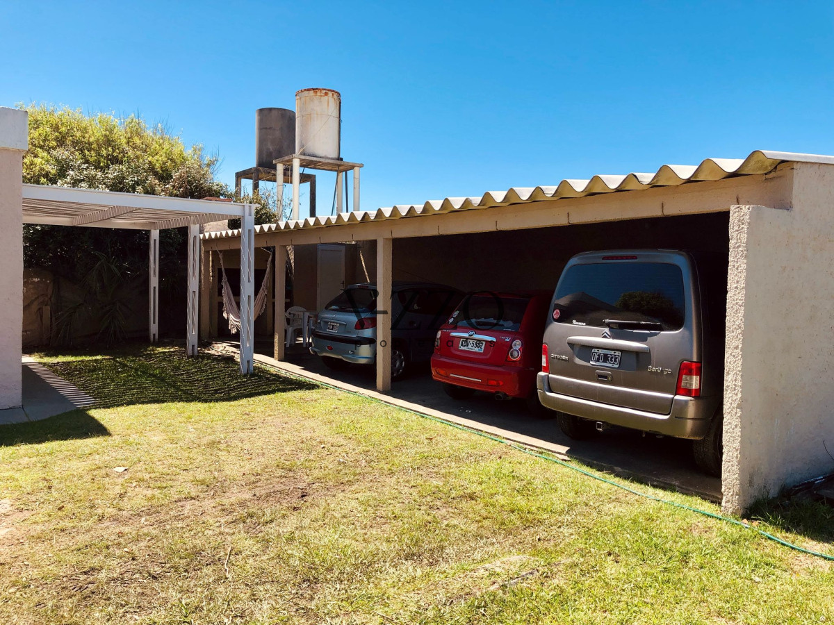 Casa ID.1353/Oportunidad-de-inversión-4-casas-en-venta-aptas-banco-a-media-cuadra-del-mar-en-Rocha- - Oportunidad de inversión 4 casas en venta aptas banco a media cuadra del mar en Rocha 