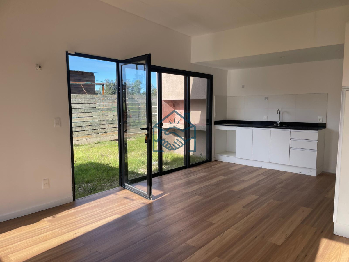 Casa ID.1514/Casa-dos-dormitorios-a-estrenar-en-venta- - Casa dos dormitorios a estrenar en venta 