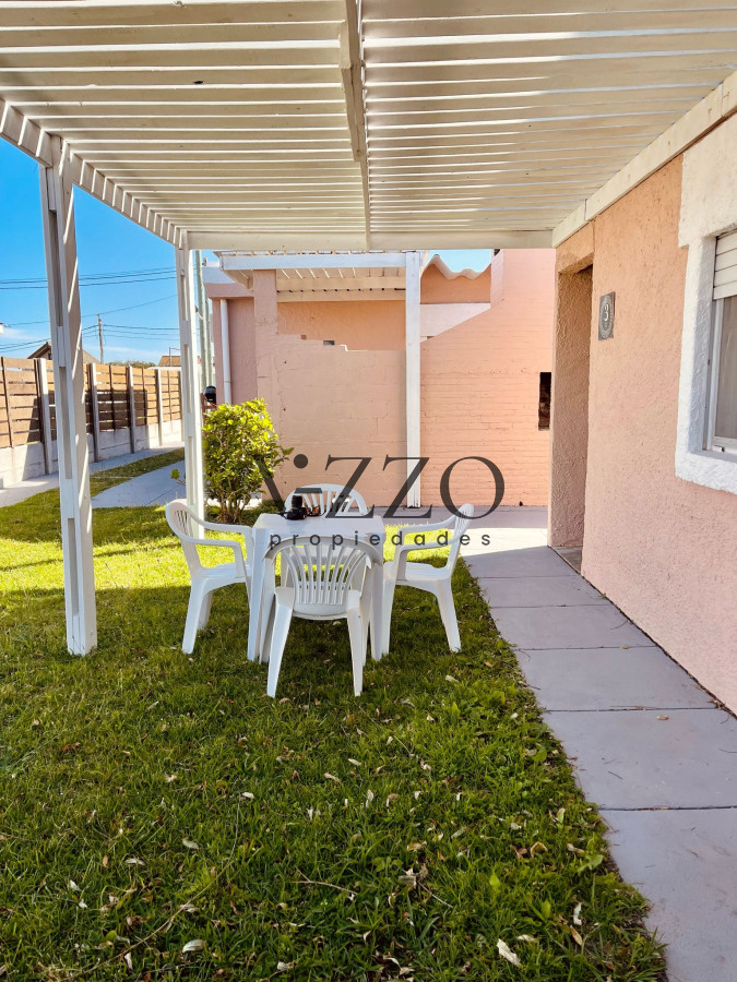 Casa ID.1353/Oportunidad-de-inversión-4-casas-en-venta-aptas-banco-a-media-cuadra-del-mar-en-Rocha- - Oportunidad de inversión 4 casas en venta aptas banco a media cuadra del mar en Rocha 