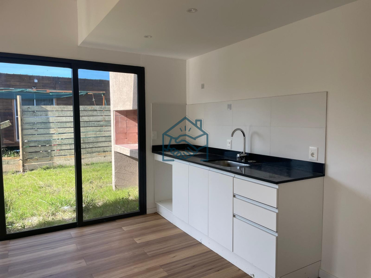 Casa ID.1514/Casa-dos-dormitorios-a-estrenar-en-venta- - Casa dos dormitorios a estrenar en venta 