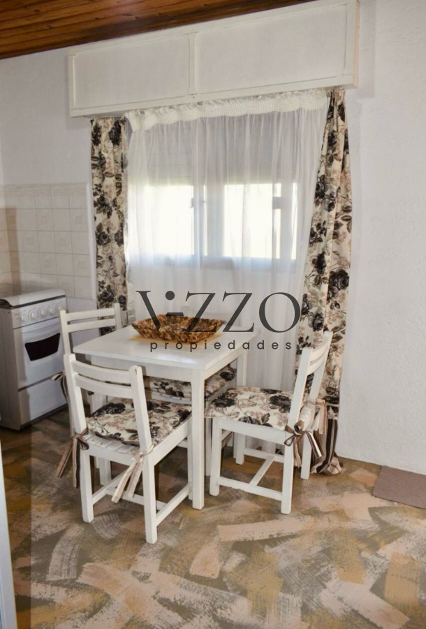 Casa ID.1353/Oportunidad-de-inversión-4-casas-en-venta-aptas-banco-a-media-cuadra-del-mar-en-Rocha- - Oportunidad de inversión 4 casas en venta aptas banco a media cuadra del mar en Rocha 