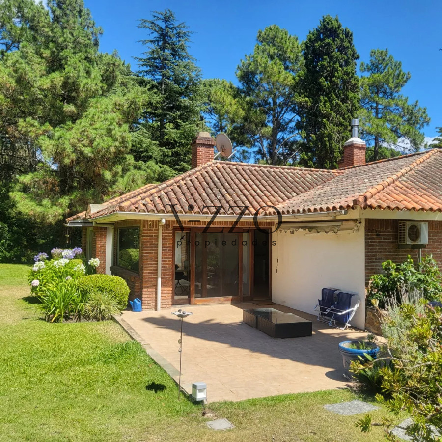 Casa ID.1351/Magnifico-Chalet-en-venta-en-Punta-Ballena-con-Apto-de-servicio - Magnifico Chalet en venta en Punta Ballena con Apto de servicio