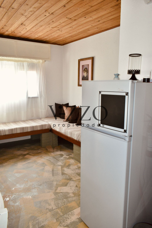 Casa ID.1353/Oportunidad-de-inversión-4-casas-en-venta-aptas-banco-a-media-cuadra-del-mar-en-Rocha- - Oportunidad de inversión 4 casas en venta aptas banco a media cuadra del mar en Rocha 