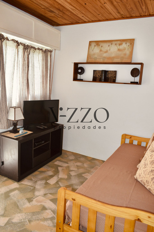Casa ID.1353/Oportunidad-de-inversión-4-casas-en-venta-aptas-banco-a-media-cuadra-del-mar-en-Rocha- - Oportunidad de inversión 4 casas en venta aptas banco a media cuadra del mar en Rocha 