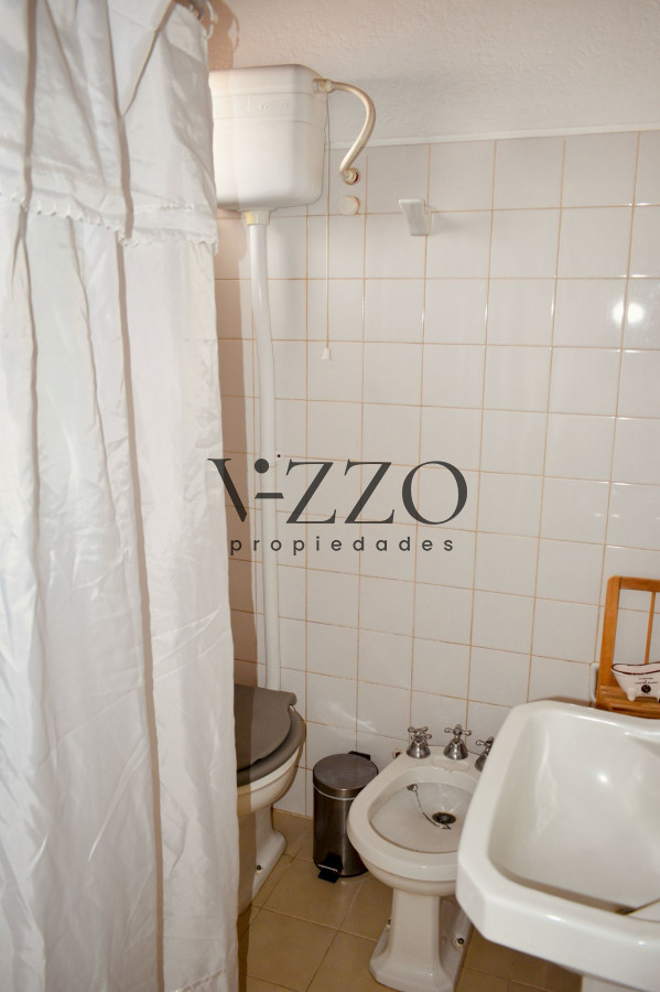 Casa ID.1353/Oportunidad-de-inversión-4-casas-en-venta-aptas-banco-a-media-cuadra-del-mar-en-Rocha- - Oportunidad de inversión 4 casas en venta aptas banco a media cuadra del mar en Rocha 