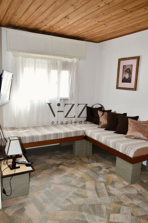 Casa ID.1353/Oportunidad-de-inversión-4-casas-en-venta-aptas-banco-a-media-cuadra-del-mar-en-Rocha- - Oportunidad de inversión 4 casas en venta aptas banco a media cuadra del mar en Rocha 