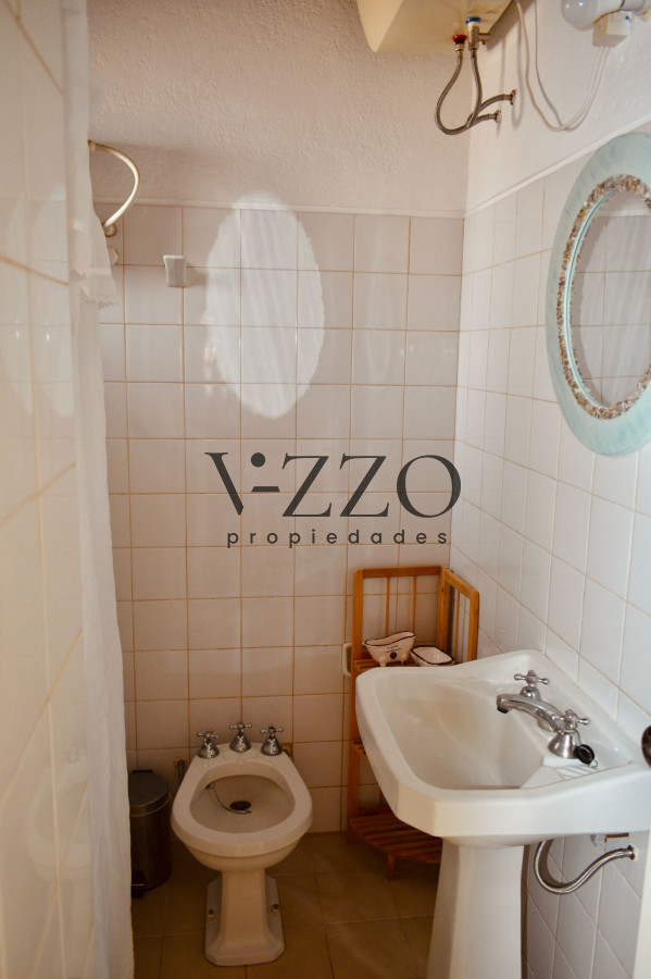 Casa ID.1353/Oportunidad-de-inversión-4-casas-en-venta-aptas-banco-a-media-cuadra-del-mar-en-Rocha- - Oportunidad de inversión 4 casas en venta aptas banco a media cuadra del mar en Rocha 