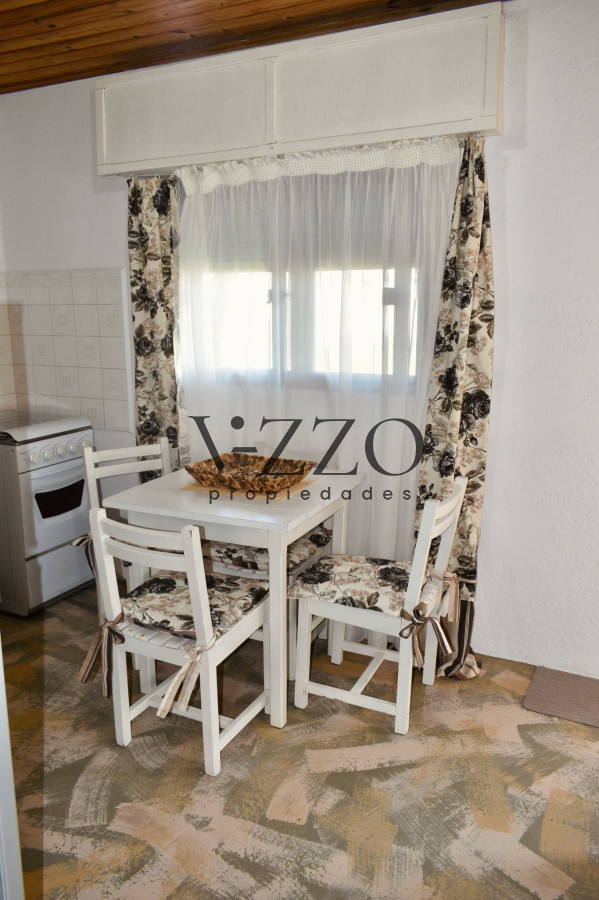 Casa ID.1353/Oportunidad-de-inversión-4-casas-en-venta-aptas-banco-a-media-cuadra-del-mar-en-Rocha- - Oportunidad de inversión 4 casas en venta aptas banco a media cuadra del mar en Rocha 