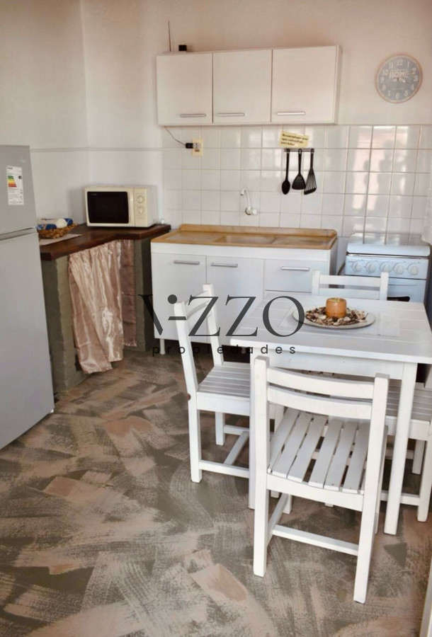 Casa ID.1353/Oportunidad-de-inversión-4-casas-en-venta-aptas-banco-a-media-cuadra-del-mar-en-Rocha- - Oportunidad de inversión 4 casas en venta aptas banco a media cuadra del mar en Rocha 