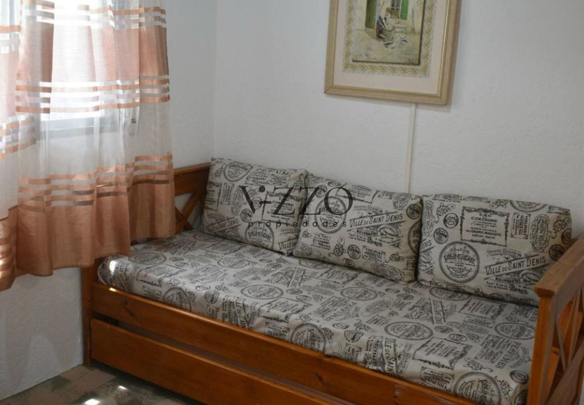 Casa ID.1353/Oportunidad-de-inversión-4-casas-en-venta-aptas-banco-a-media-cuadra-del-mar-en-Rocha- - Oportunidad de inversión 4 casas en venta aptas banco a media cuadra del mar en Rocha 