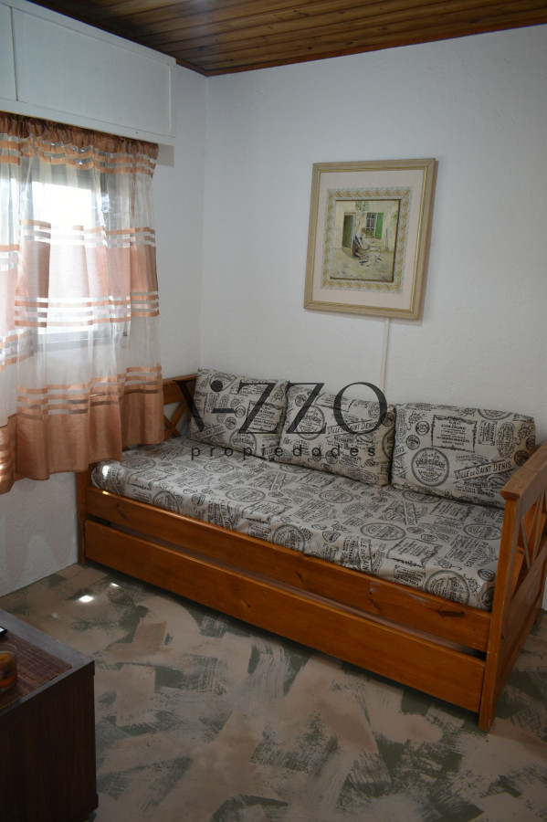 Casa ID.1353/Oportunidad-de-inversión-4-casas-en-venta-aptas-banco-a-media-cuadra-del-mar-en-Rocha- - Oportunidad de inversión 4 casas en venta aptas banco a media cuadra del mar en Rocha 