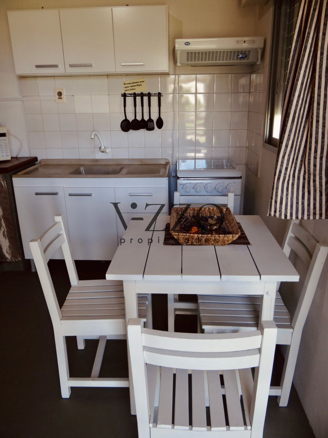 Casa ID.1353/Oportunidad-de-inversión-4-casas-en-venta-aptas-banco-a-media-cuadra-del-mar-en-Rocha- - Oportunidad de inversión 4 casas en venta aptas banco a media cuadra del mar en Rocha 