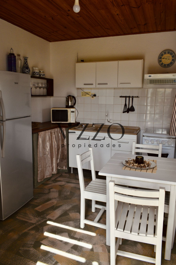 Casa ID.1353/Oportunidad-de-inversión-4-casas-en-venta-aptas-banco-a-media-cuadra-del-mar-en-Rocha- - Oportunidad de inversión 4 casas en venta aptas banco a media cuadra del mar en Rocha 