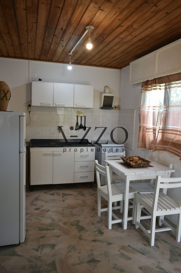 Casa ID.1353/Oportunidad-de-inversión-4-casas-en-venta-aptas-banco-a-media-cuadra-del-mar-en-Rocha- - Oportunidad de inversión 4 casas en venta aptas banco a media cuadra del mar en Rocha 