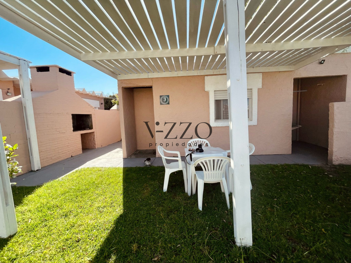 Casa ID.1353/Oportunidad-de-inversión-4-casas-en-venta-aptas-banco-a-media-cuadra-del-mar-en-Rocha- - Oportunidad de inversión 4 casas en venta aptas banco a media cuadra del mar en Rocha 
