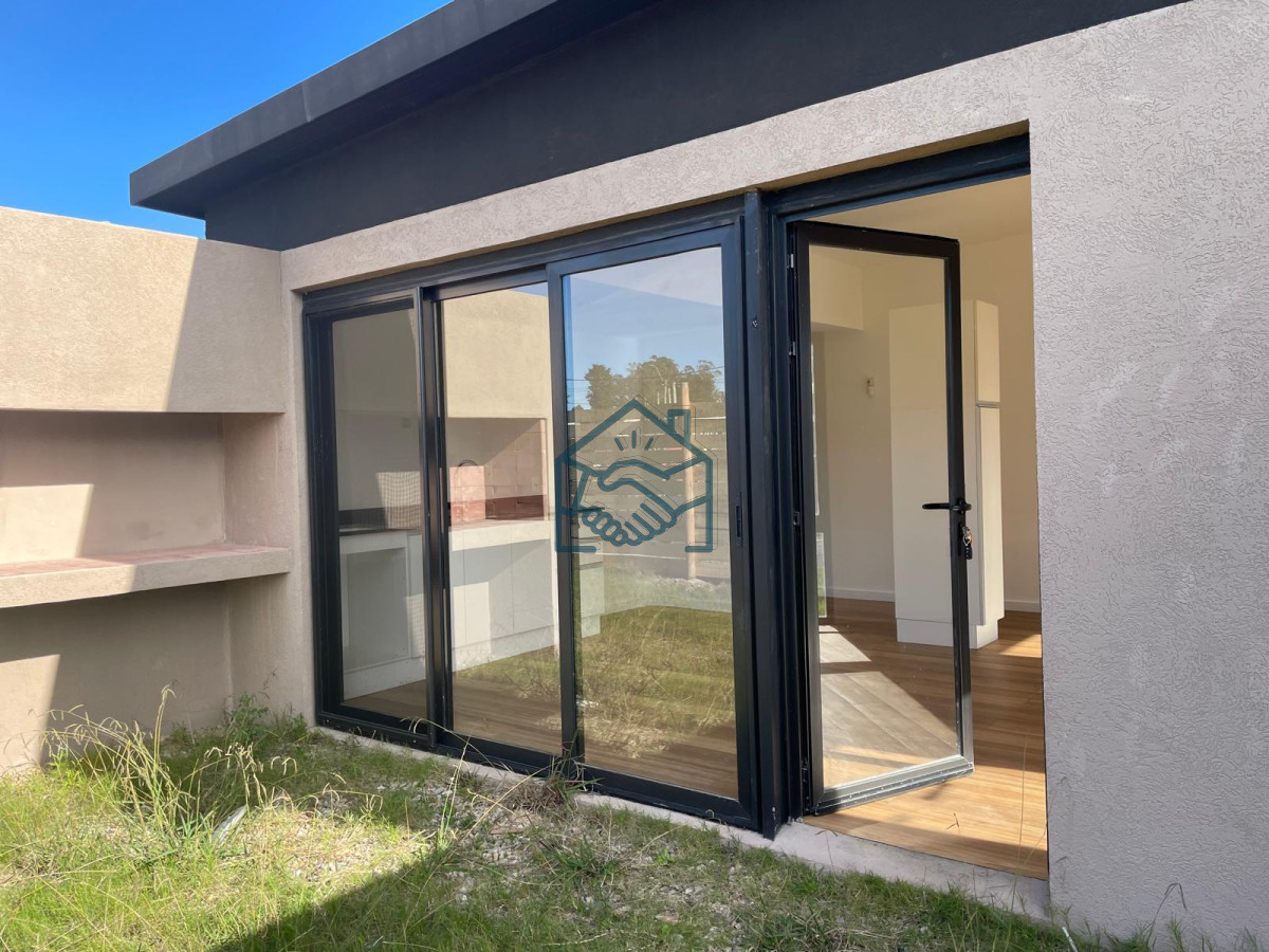 Casa ID.1514/Casa-dos-dormitorios-a-estrenar-en-venta- - Casa dos dormitorios a estrenar en venta 