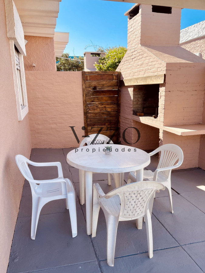 Casa ID.1353/Oportunidad-de-inversión-4-casas-en-venta-aptas-banco-a-media-cuadra-del-mar-en-Rocha- - Oportunidad de inversión 4 casas en venta aptas banco a media cuadra del mar en Rocha 