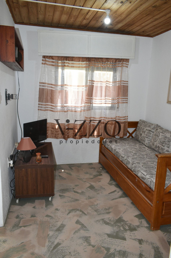 Casa ID.1353/Oportunidad-de-inversión-4-casas-en-venta-aptas-banco-a-media-cuadra-del-mar-en-Rocha- - Oportunidad de inversión 4 casas en venta aptas banco a media cuadra del mar en Rocha 