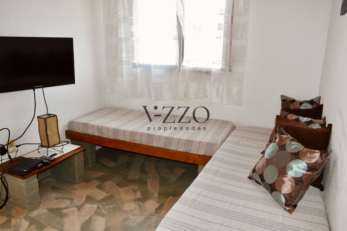 Casa ID.1353/Oportunidad-de-inversión-4-casas-en-venta-aptas-banco-a-media-cuadra-del-mar-en-Rocha- - Oportunidad de inversión 4 casas en venta aptas banco a media cuadra del mar en Rocha 