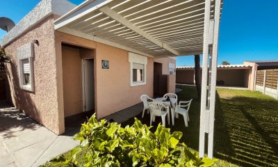 Oportunidad de inversión 4 casas en venta aptas banco a media cuadra del mar en Rocha