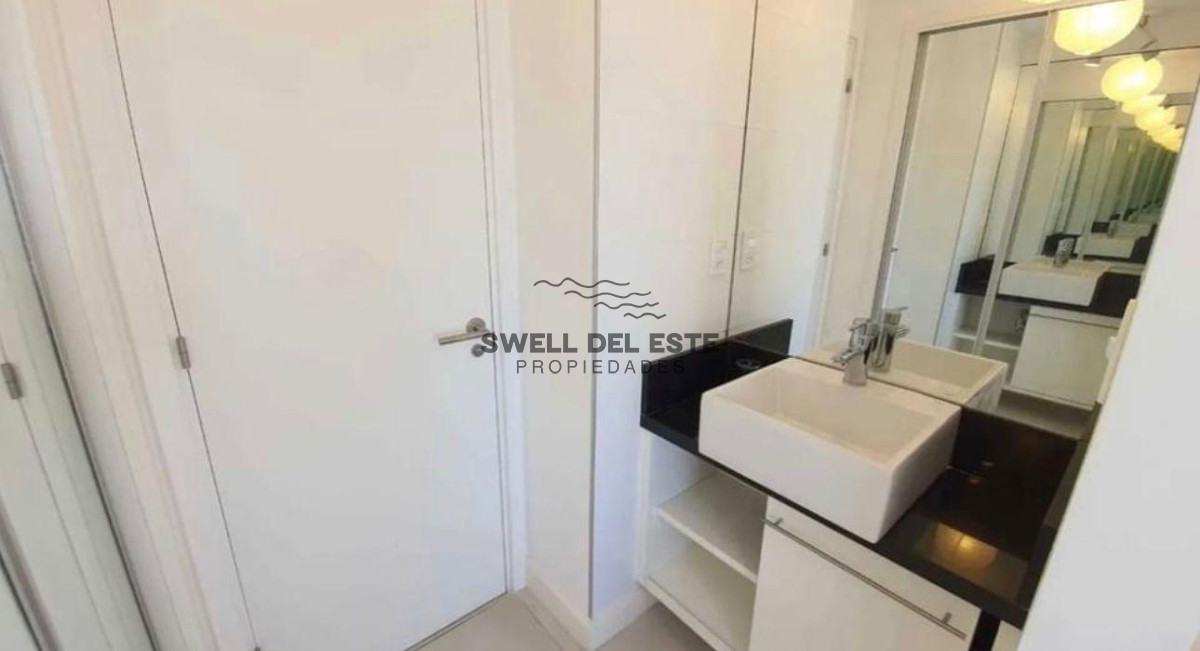 Apartamento ID.121 - VENTA con renta actual dos dormitorios Lux Tower piso alto