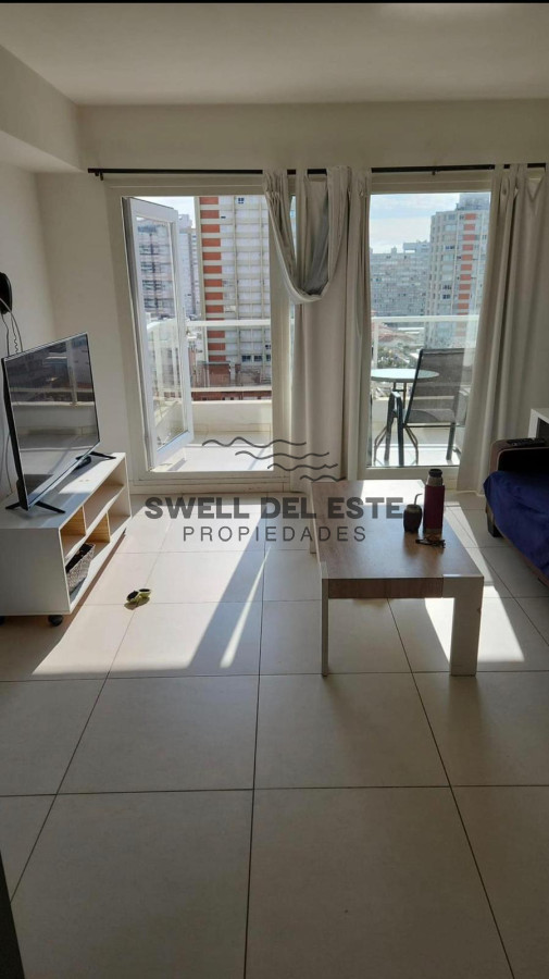 Apartamento ID.121 - VENTA con renta actual dos dormitorios Lux Tower piso alto