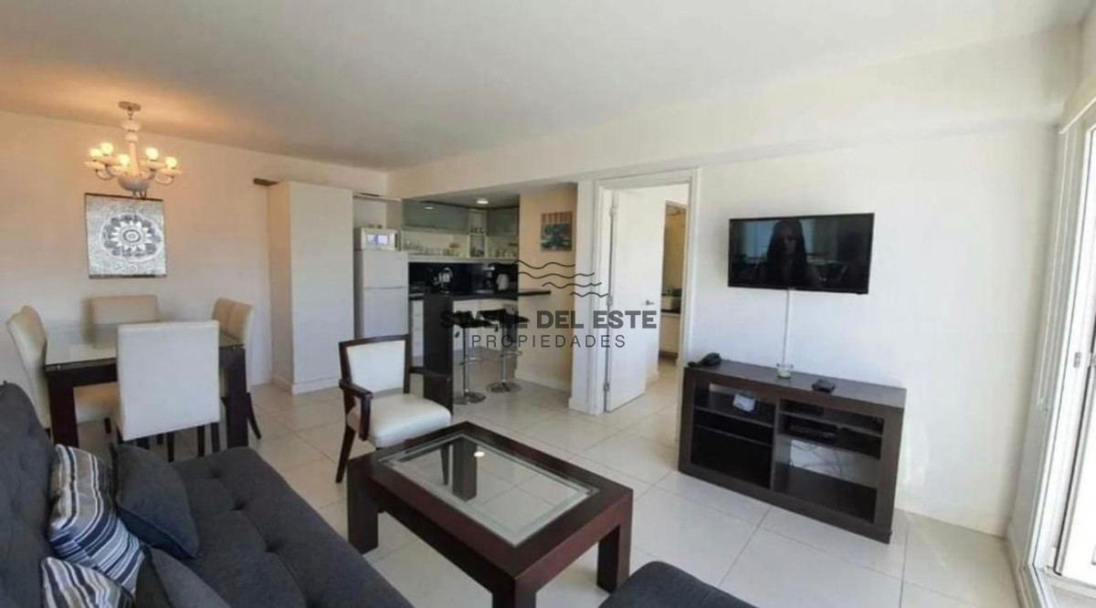 Apartamento ID.121 - VENTA con renta actual dos dormitorios Lux Tower piso alto