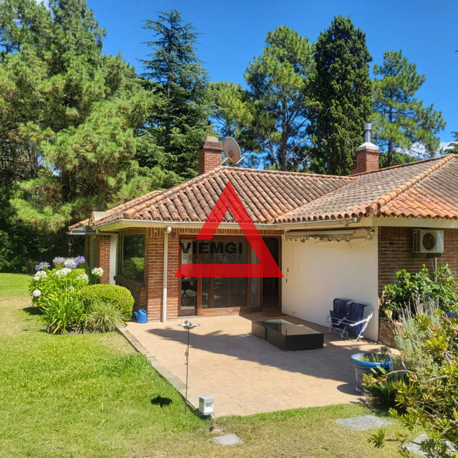 Casa ID.9 - Magnifico Chalet en venta en Punta Ballena con Apto de servicio