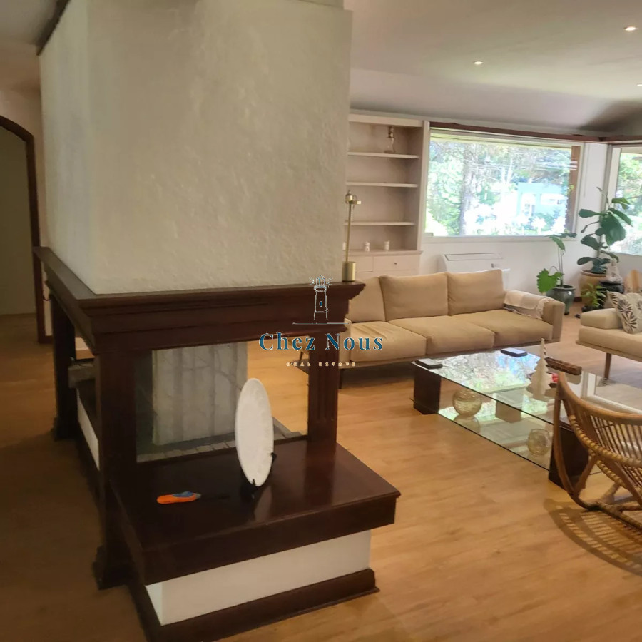 Casa ID.1246 - Magnifico Chalet en venta en Punta Ballena con Apto de servicio