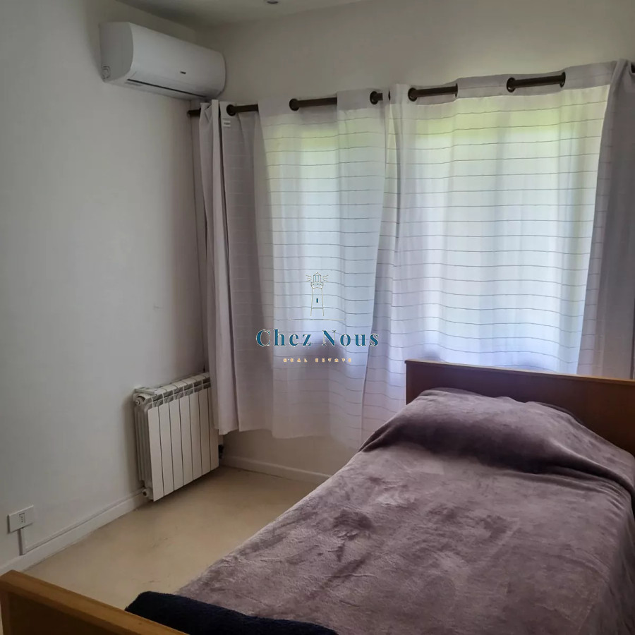 Casa ID.1246 - Magnifico Chalet en venta en Punta Ballena con Apto de servicio
