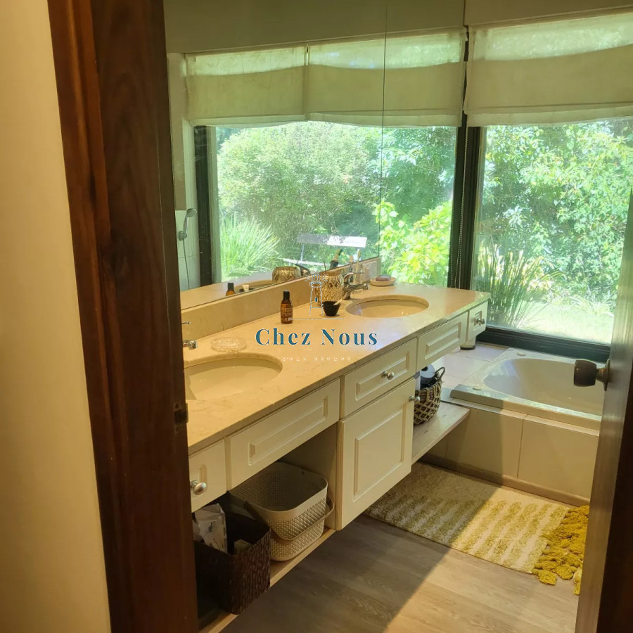 Casa ID.1246 - Magnifico Chalet en venta en Punta Ballena con Apto de servicio