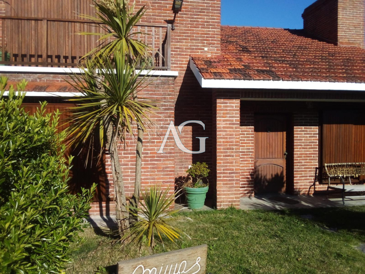 Casa ID.94 - Alquiler anual gran casa zona El Chorro a 100 mtrs del mar 