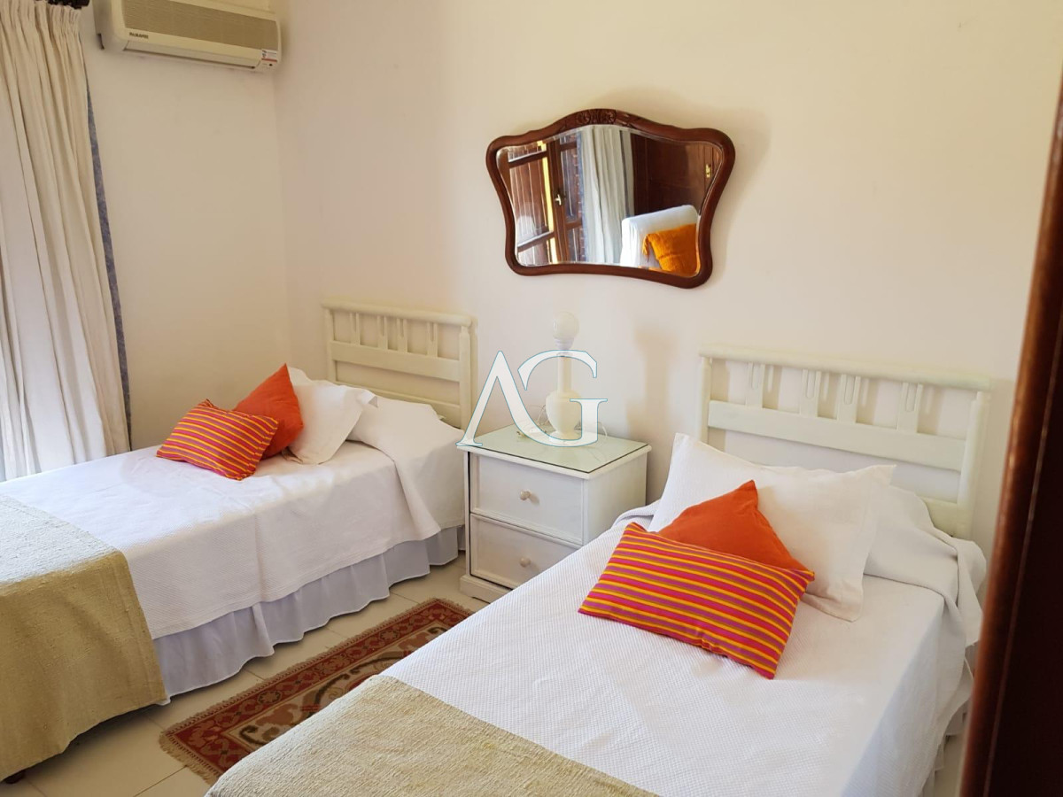 Casa ID.94 - Alquiler anual gran casa zona El Chorro a 100 mtrs del mar 