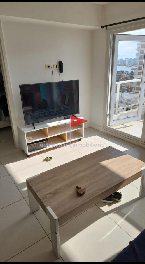 Apartamento ID.42 - VENTA con renta  actual apartamento dos dormitorios Lux Tower piso alto