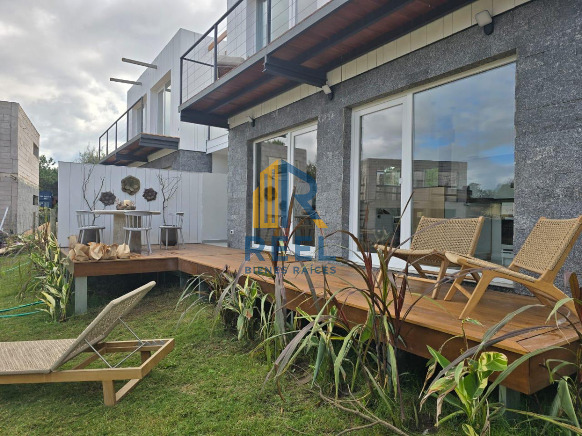 Casa ID.56 - Espectacular casa en el corazón de la Barra - Punta del Este 
