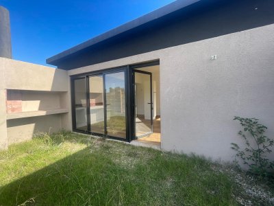 Casa dos dormitorios a estrenar en venta 