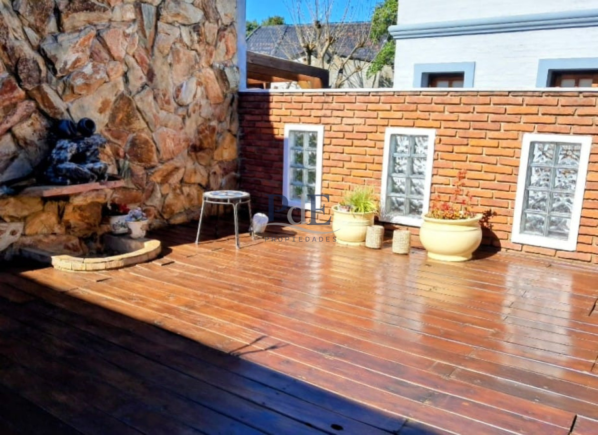 CASA EN VENTA JARDINES DE CORDOBA 2 DORM + BARBACOA INDEPENDIENTE U$S 350000MIL DOLARES  - Imagen 1