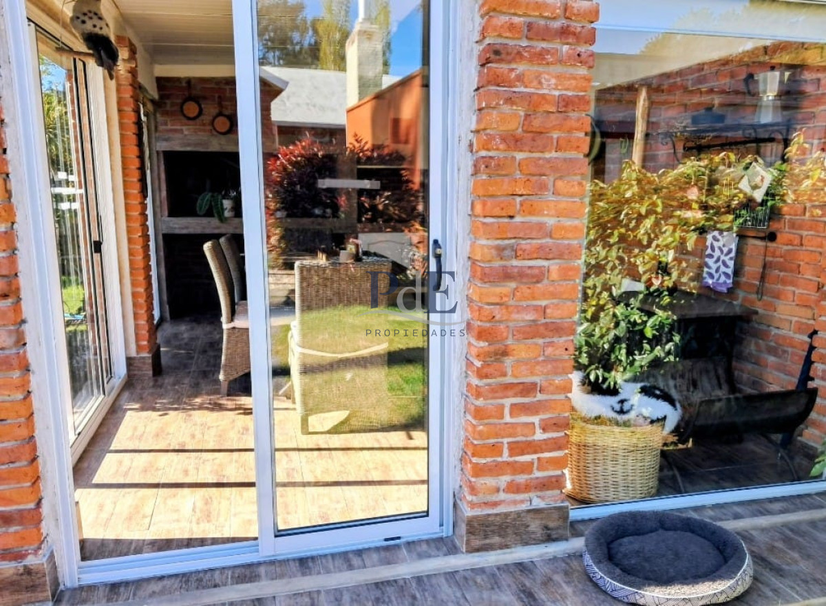 CASA EN VENTA JARDINES DE CORDOBA 2 DORM + BARBACOA INDEPENDIENTE U$S 350000MIL DOLARES  - Imagen 2