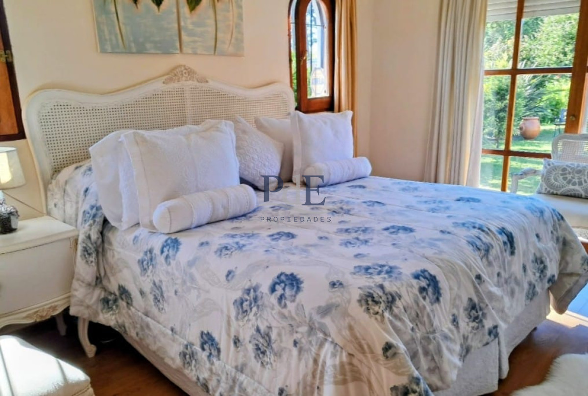 CASA EN VENTA JARDINES DE CORDOBA 2 DORM + BARBACOA INDEPENDIENTE U$S 350000MIL DOLARES  - Imagen 8