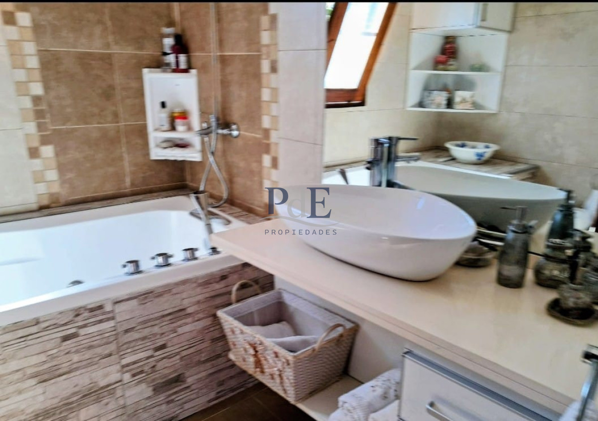 CASA EN VENTA JARDINES DE CORDOBA 2 DORM + BARBACOA INDEPENDIENTE U$S 350000MIL DOLARES  - Imagen 7