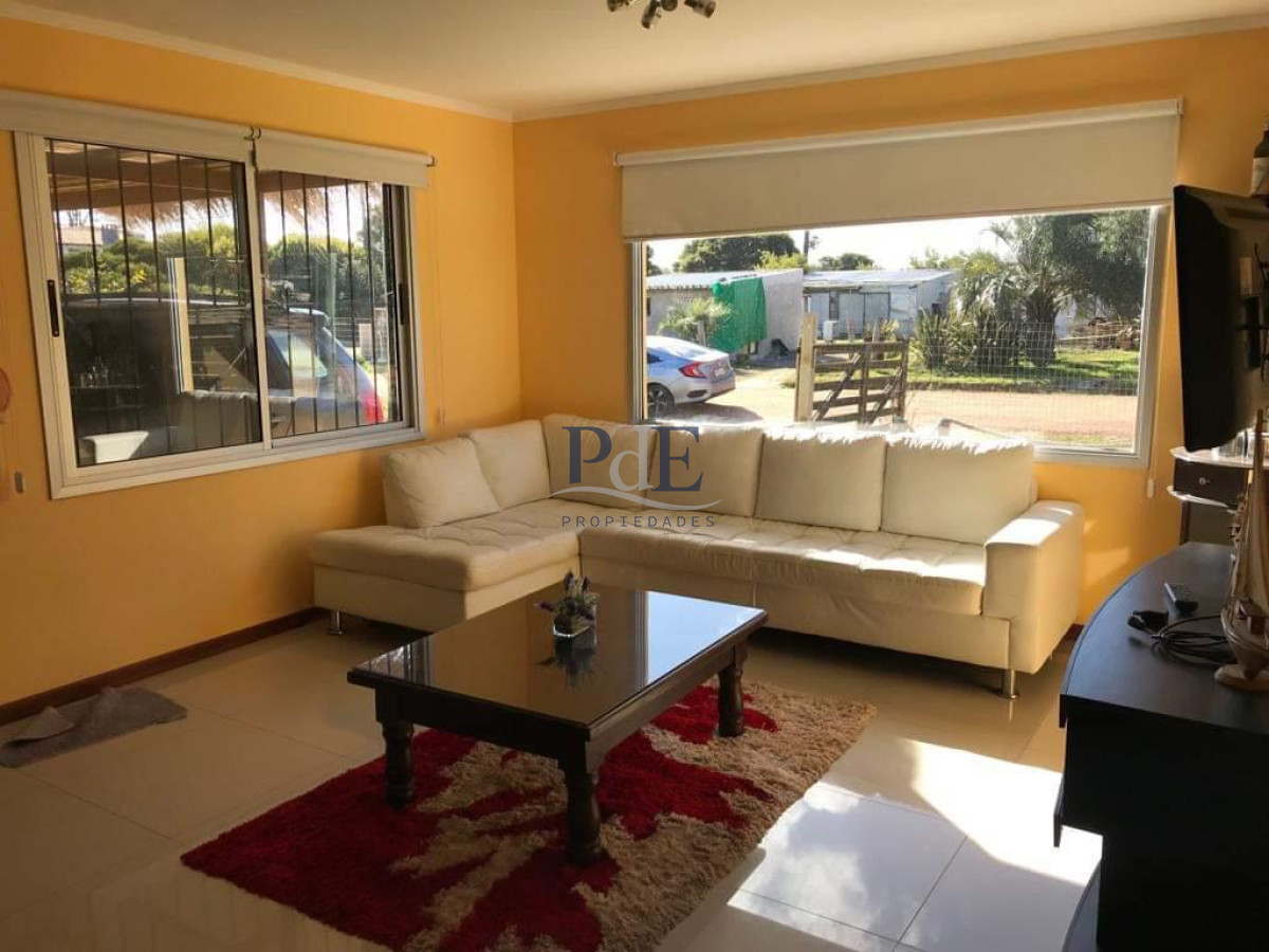 Casa de 3 dormitorios en La Juanita equipada 250 metros del mar. - Imagen 1